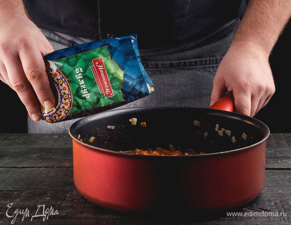 Добавьте булгур ТМ «Националь». Готовьте 10 минут.