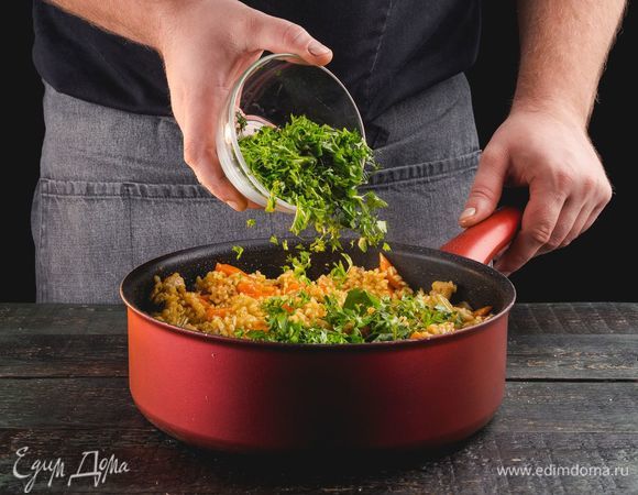 Перед подачей перемешайте, посыпьте зеленью.