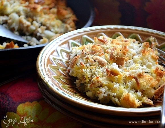 Запеканку подаем горячей.