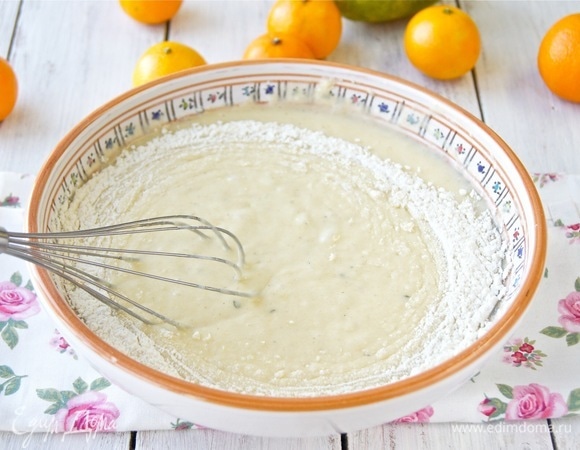 Тщательно все размешала. Тесто должно получиться, как на оладьи (или как сметана по консистенции), муки может понадобиться чуть больше или чуть меньше.