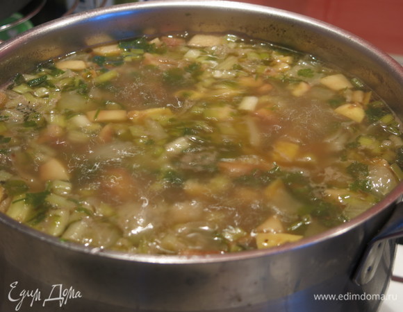 Подаем суп горячим с бараниной, пока жир не застыл.