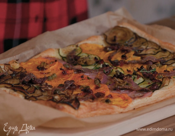 Выпекать в разогретой духовке 15–20 минут, готовый пирог полить оставшимся оливковым маслом, посыпать оставшимися листьями тимьяна.