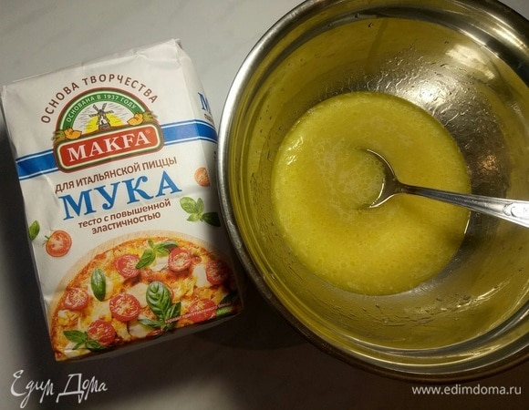 Добавляем оливковое масло, перемешиваем.