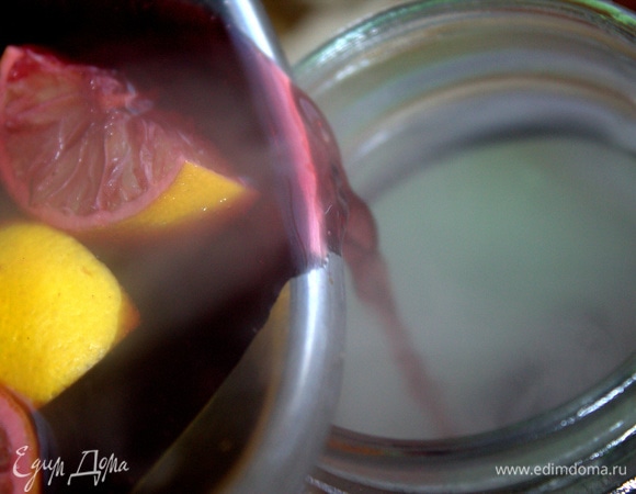 Дать немного настояться под крышкой. Можно процедить.