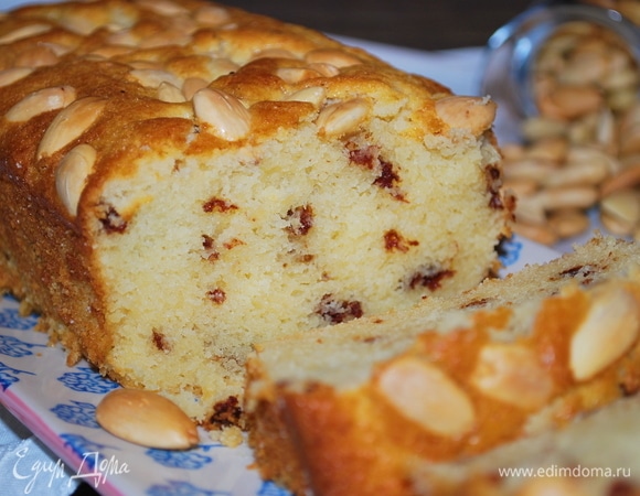 Нежнейший миндальный кекс готов. Приятного аппетита.