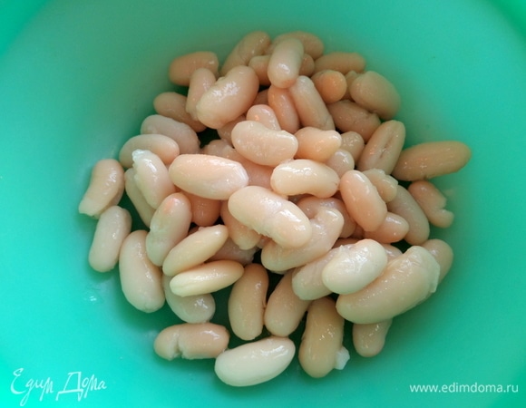 Поместить в чашу, где можно взбить блендером.