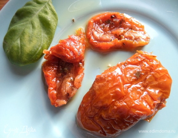 Я еще использовала вяленые томаты в масле.