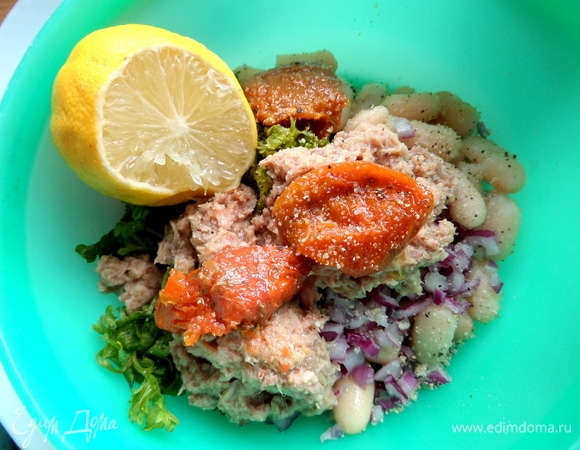 Выжать немного лимонного сока.