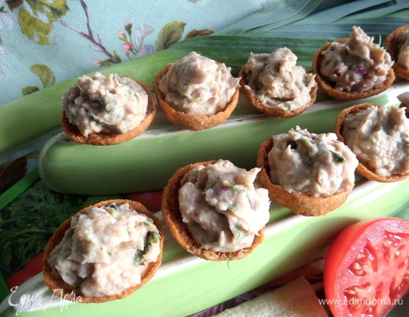 Наполнить паштетом.