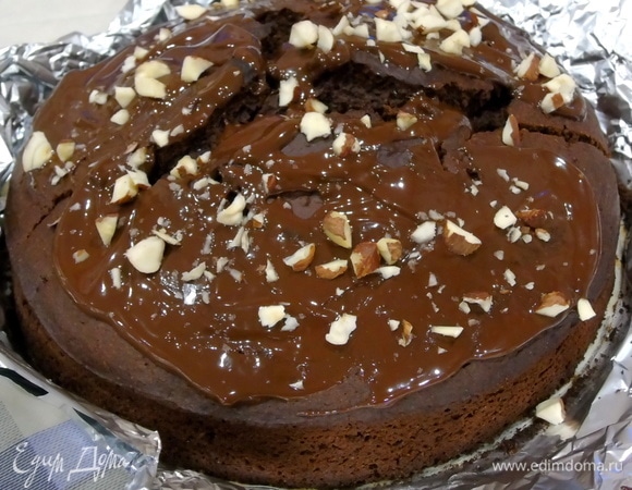 При желании полейте растопленным шоколадом: в 70 г шоколада добавить 1 ст. л. кокосового масла и растопить в микроволновке. Украсьте орешками.