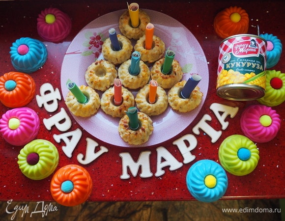 Вот такая нарядная получилась у нас импровизированная елочка. Она непременно порадуем всех присутствующих на вашем празднике. Внесет элемент интриги и игры в окружающую обстановку.