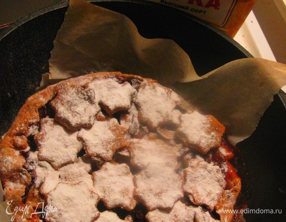 Выпекать в духовке, разогретой до 180°C, 30 минут, посыпать пудрой. Всем приятного!