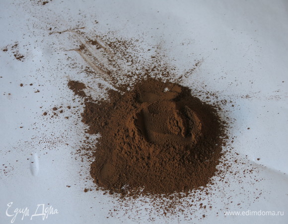 Кэроб (3 ч. л.) пропустим через сито.
