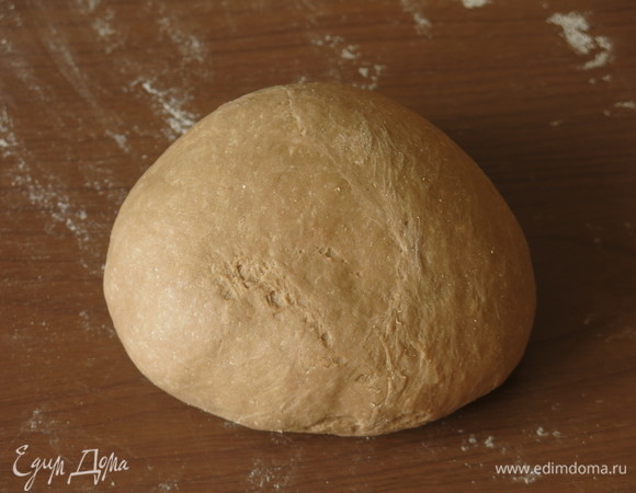 Замешиваем тесто 12 минут до эластичности. Замес также делала вручную, ничто не сравнится с ощущением теста.