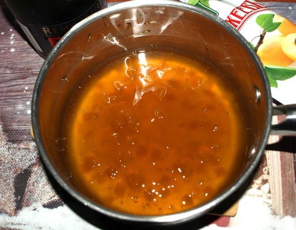 Добавляем 20 мл коньяка.