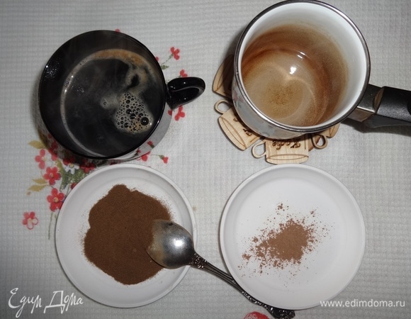 Залить смесь цикория и корицы кипятком. Добавить сливки по вкусу.