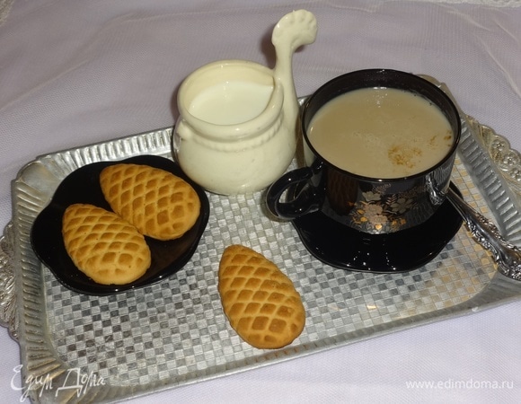 Вкусный и полезный напиток готов. По вкусу можно добавить сахар или мед. Подавать с любимой выпечкой или сладостями. Угощайтесь! Приятного аппетита!