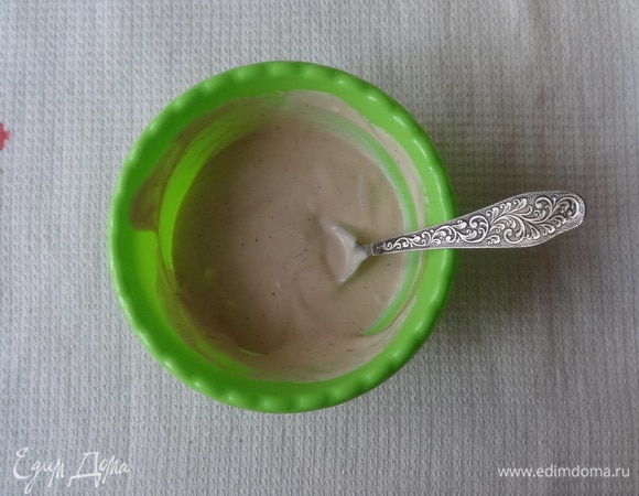 Для маринада соединить майонез, кетчуп, перец, соль, перемешать.