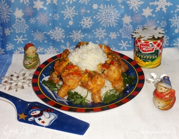 Для гарнира отварить рис. Выложить рис горкой на блюдо. Вокруг разложить куриные голени. Подать блюдо на новогодний стол. Всем приятного аппетита! И счастливого Нового года!