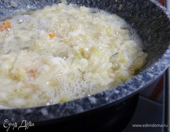 Влить яблочный сидр и перемешать. Соус готов. Не забудьте посолить по вкусу!