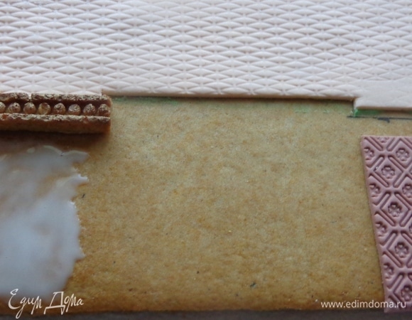 Вырезать по размерам и приклеить сгущенкой.