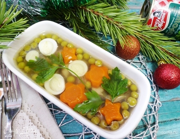 Заливное из скумбрии готово! Прекрасная закуска на праздничный стол! К нему хорошо подать хрен. Приятного аппетита!