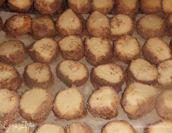 Поставить в разогретую духовку на 25–30 минут. Выпекать при температуре 190°C.