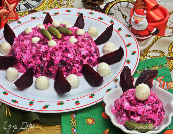 Салат лучше охладить 1–2 часа перед подачей.