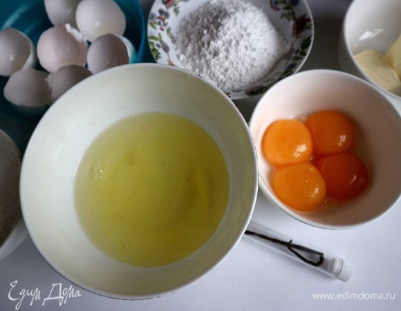 Белки отделить от желтков. Белки не понадобятся.