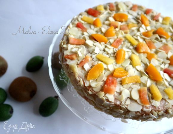 Украсить кусочками консервированных фруктов. У меня здесь консервированные тропические фрукты — папайя, гуава, ананас. Так же для декора использовала небольшие кусочки консервированного персика.