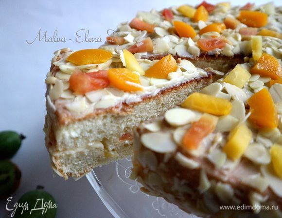 После приготовления торт надо отправить на несколько часов в холодильник для стабилизации структуры. Получился очень вкусный и нежный торт.