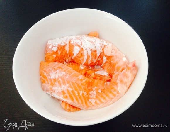 Брюшки хорошо посыпать смесью из сахара и соли.