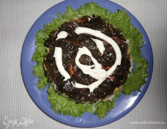Слой морской капусты, майонез.