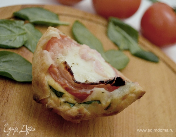 Пицца в разрезе. Не только необычная форма, но и великолепный вкус и аромат! Мука от MAKFA — основа этого шедевра! Удобно брать в дорогу и предлагать в качестве закуски!