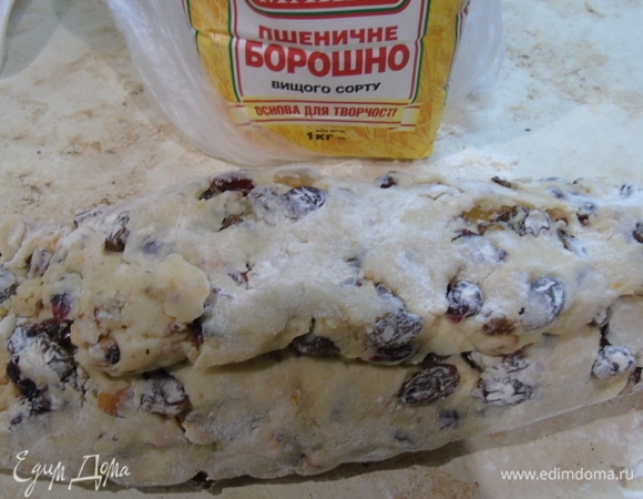 Поделите примерно «на глаз» на 3 части и заложите внахлест.