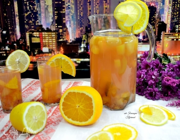 Подать компот горячим, теплым или охлажденным! Компот в любом виде доставит вам полную кладезь витаминов, вкуса и аромата!