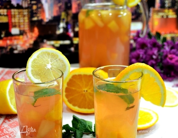 Такой компот уместен на праздничном столе, он добавит тепла в уютный тихий вечер!