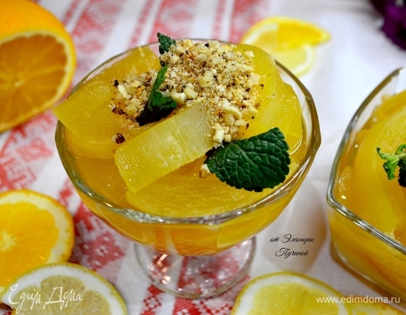 Посмотрите, какой потрясающий цвет у десерта, а кабачок даже внешне похож на ананас.