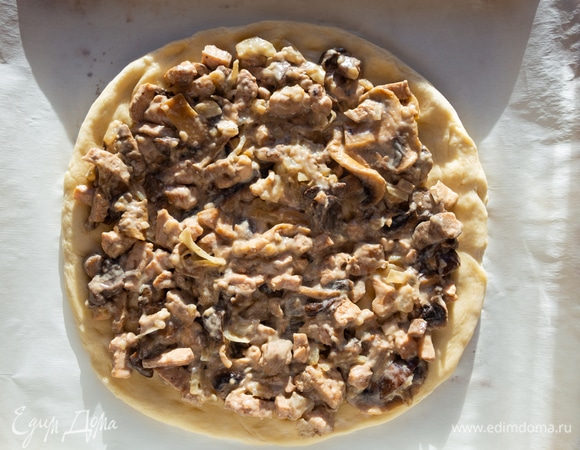 Распределяем начинку по тесту.