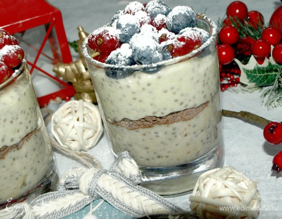 Посыпаем сахарной пудрой. И сразу подаем.