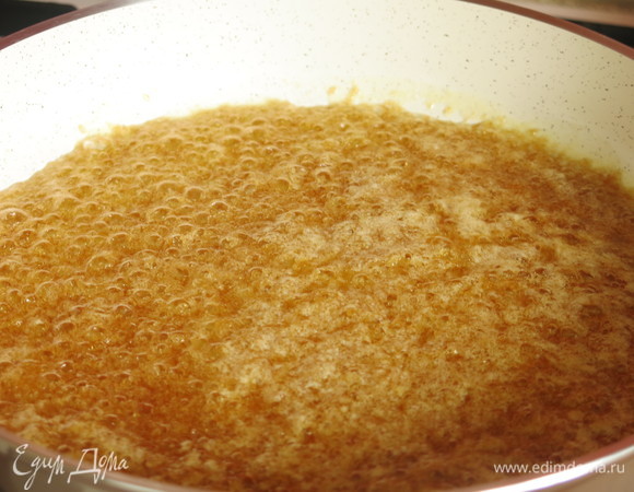 Даем сахару раствориться.