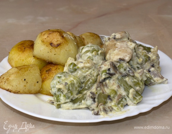 В данном блюде курицу можно заменить любым мясом. Можно дополнить любыми овощами и приправами. Подавать к столу можно с любыми гарнирами или как самостоятельное блюдо. Приятного аппетита.