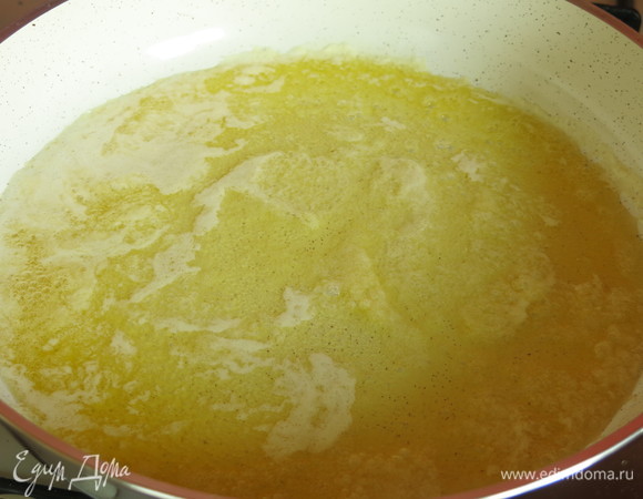 Нагреваем масло.