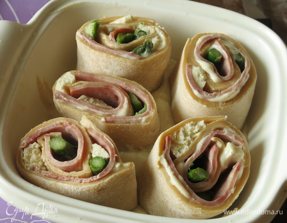 Сверху — рулеты.