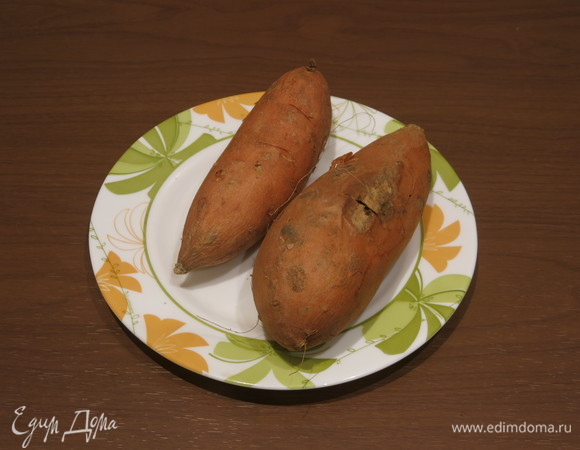 Запекаем батат при 200°C 45 минут.