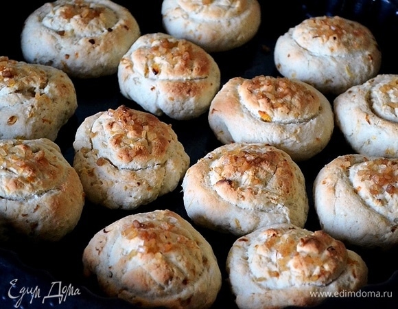 Выпекаем пряники в горячей духовке до зарумянивания. Моя духовка справилась за 25 минут при температуре 180°C.