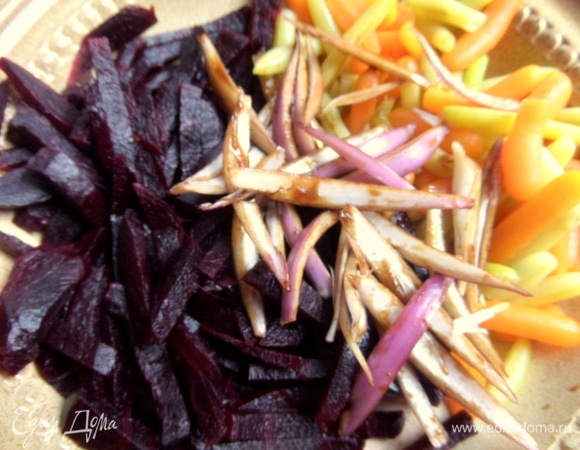 Перенести все вместе к овощам.