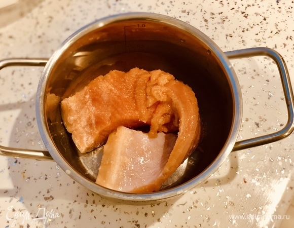 Кладем в кастрюлю.