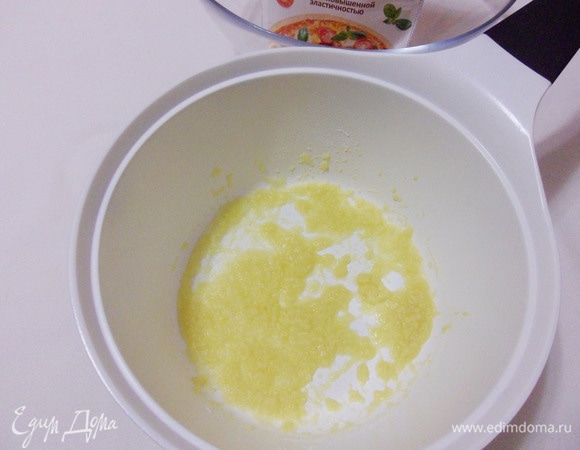 Жарить, непрерывно помешивая, около 2 минут.