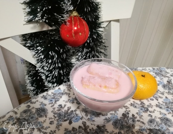 Влить получившуюся малиново-творожную массу в креманки и поставить в холодильник на 4 часа. В идеале это делать с вечера и оставить на ночь в холодильнике. Утром будет готовый завтрак! Приятного аппетита!